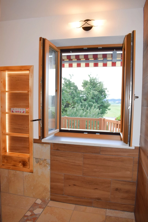Blick aus dem Fenster Badezimmer