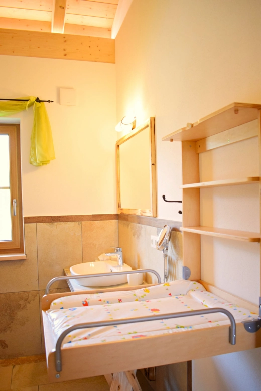 Wickeltisch im Badezimmer