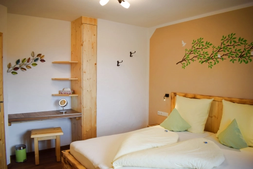 Schlafzimmer mit Schminkplatz