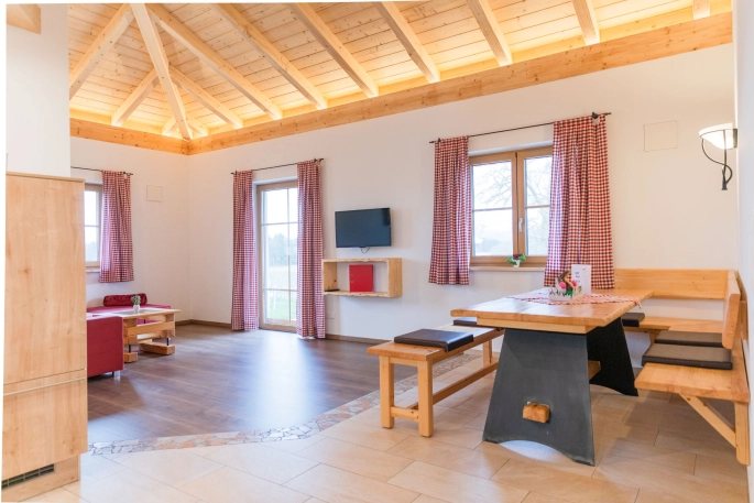 Blick in die Essecke mit wohnzimmer