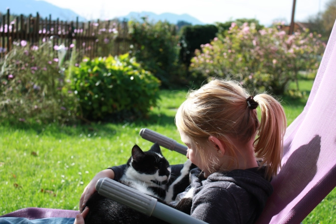 Kind mit Katze