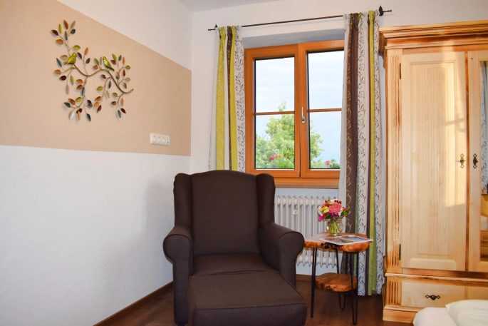 Sessel vor Fenster