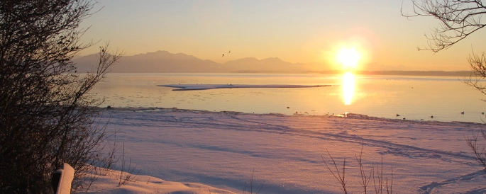 Winterwandern Sonnenuntergang am See